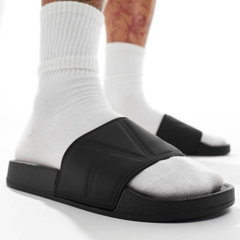 ASOS DESIGN • Sliders In Black - Picture 4 of 9